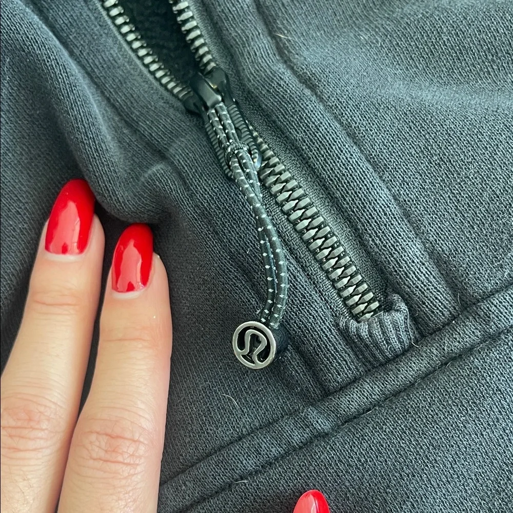 Lululemon Scuba Crop - Picture 3 of 3